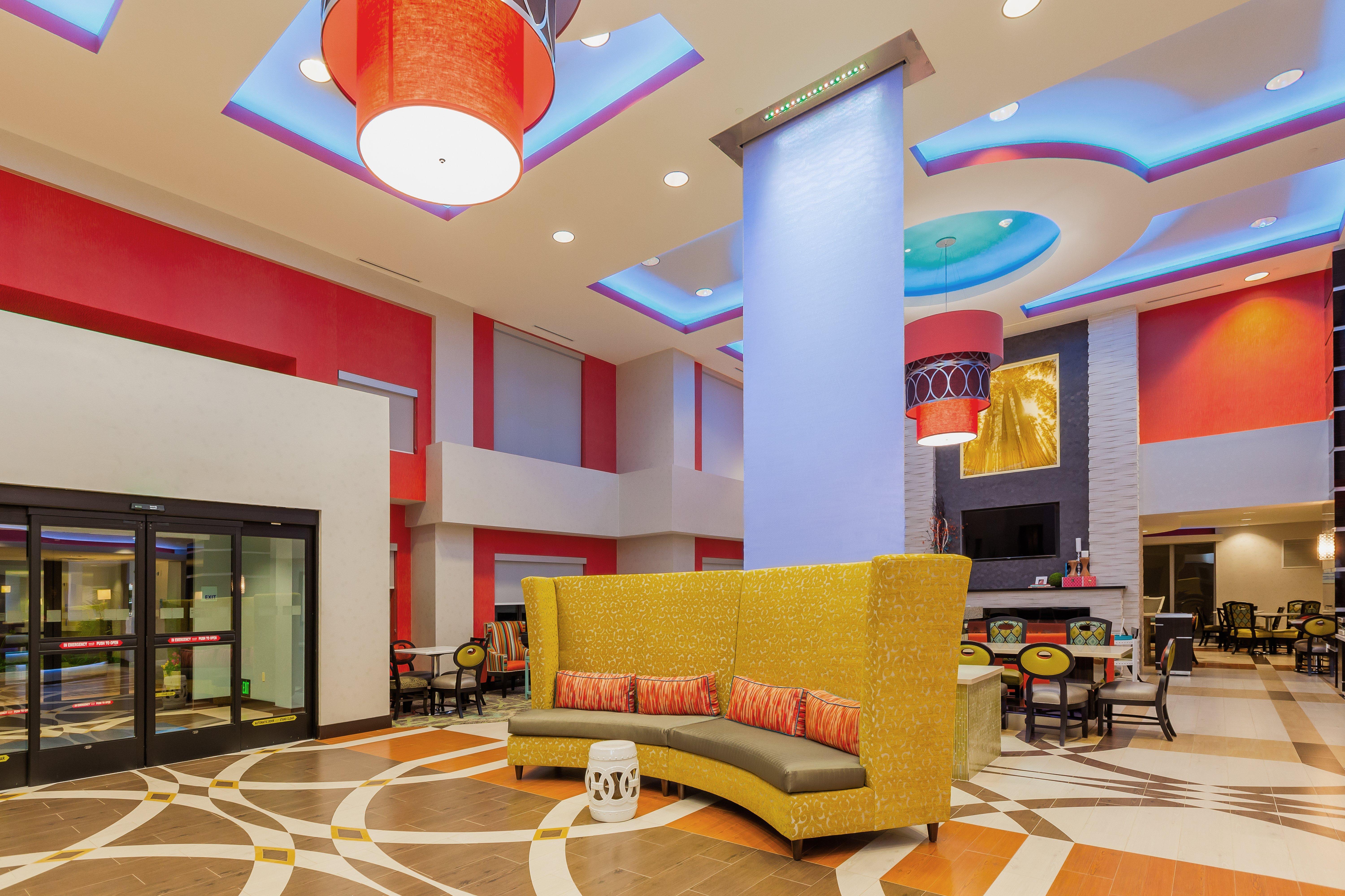 Holiday Inn Express & Suites Eureka By Ihg Екстериор снимка