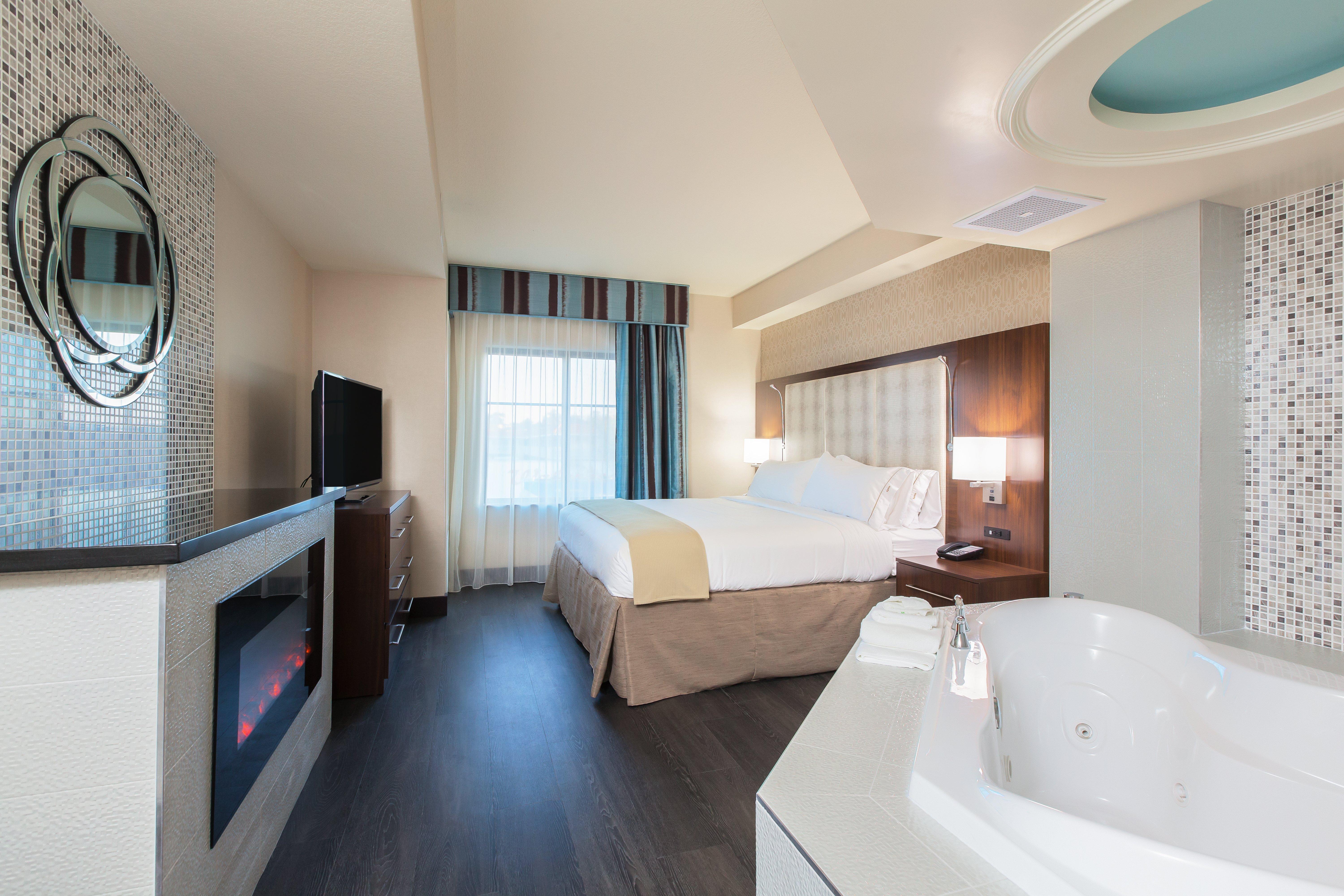 Holiday Inn Express & Suites Eureka By Ihg Екстериор снимка