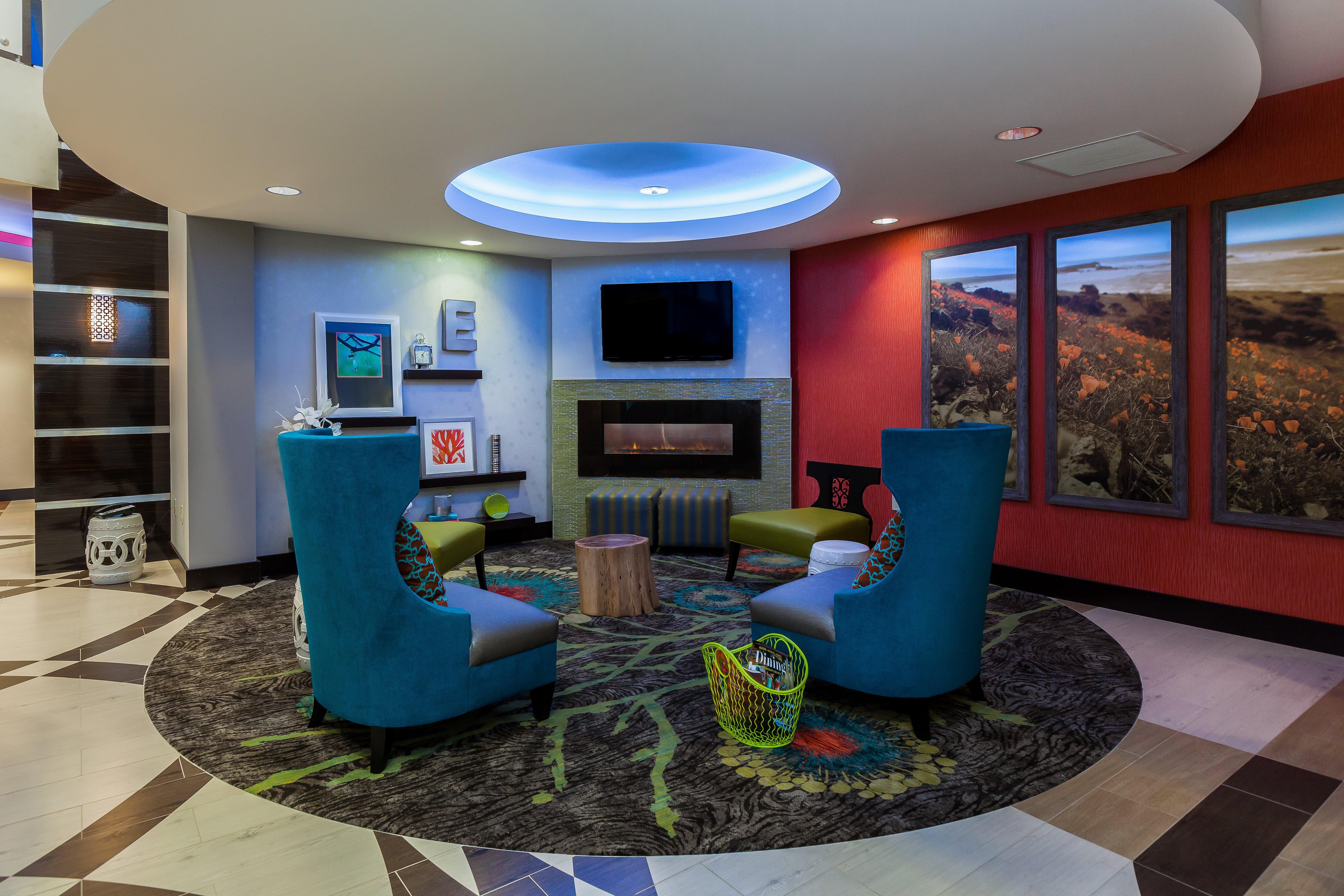 Holiday Inn Express & Suites Eureka By Ihg Екстериор снимка