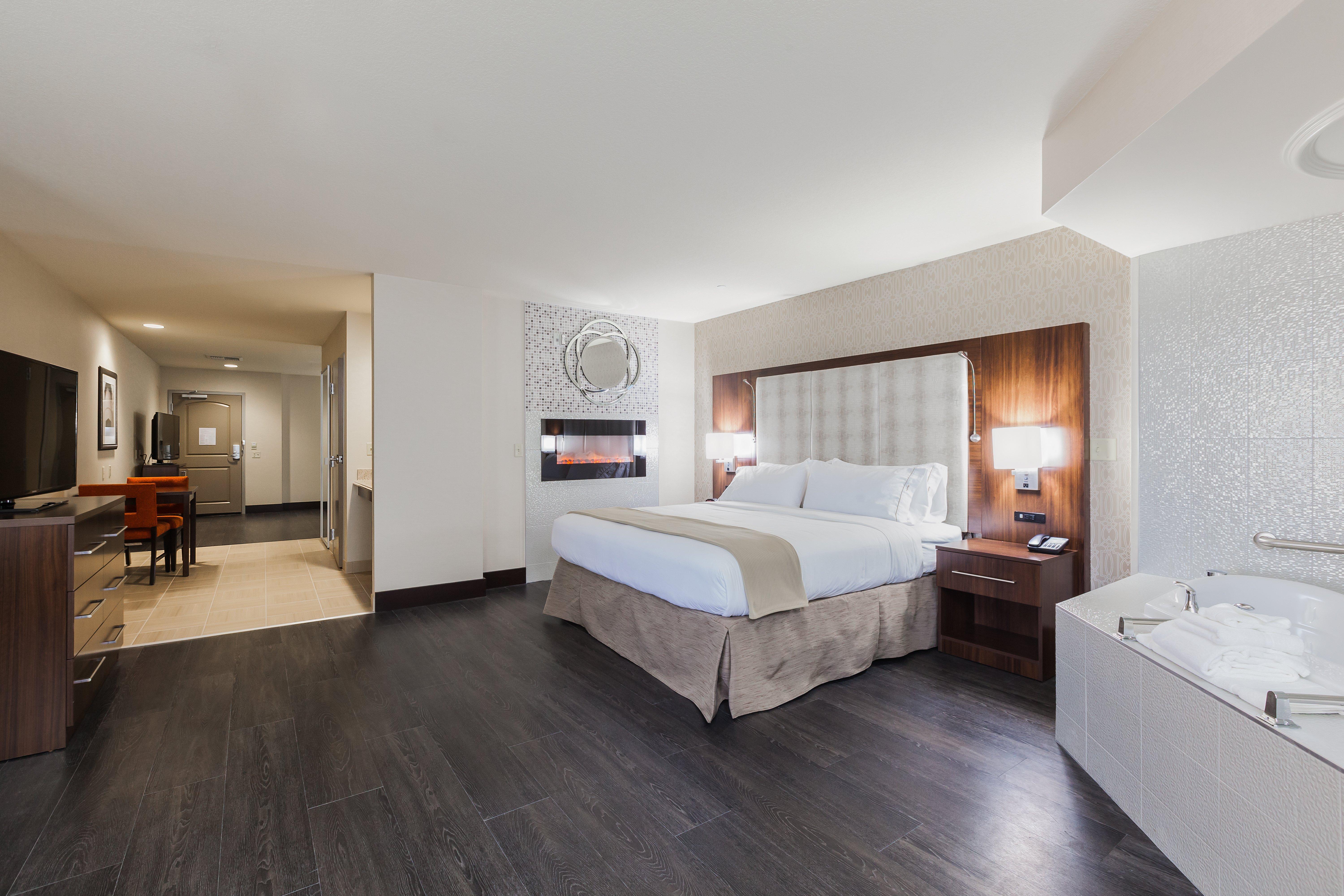 Holiday Inn Express & Suites Eureka By Ihg Екстериор снимка