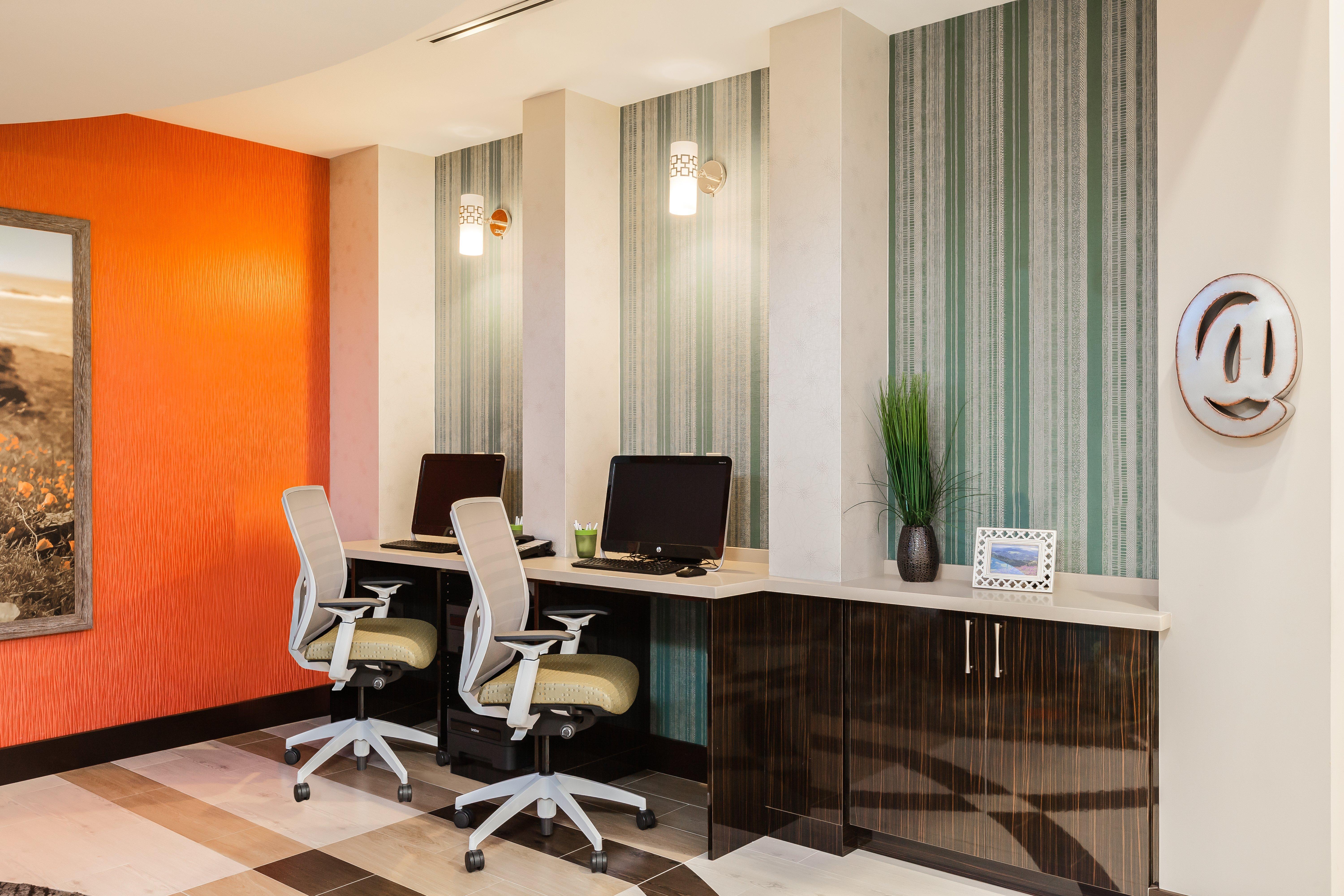 Holiday Inn Express & Suites Eureka By Ihg Екстериор снимка