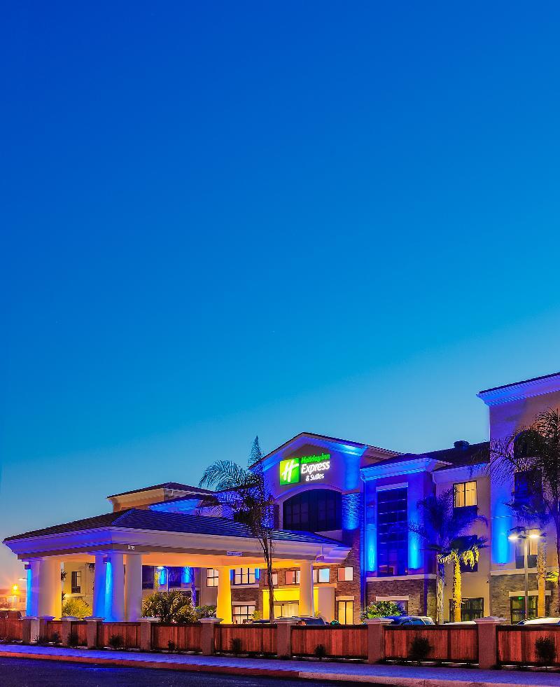 Holiday Inn Express & Suites Eureka By Ihg Екстериор снимка