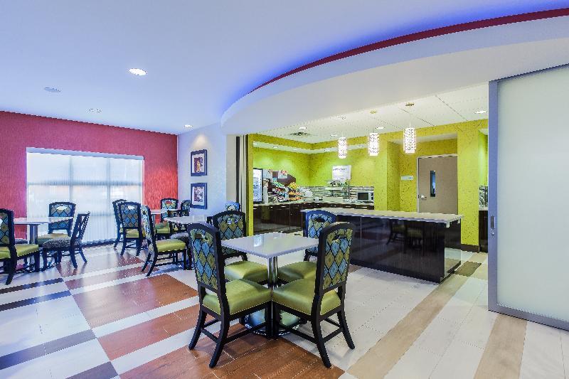 Holiday Inn Express & Suites Eureka By Ihg Екстериор снимка