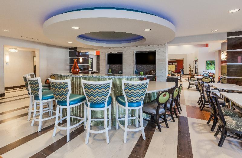 Holiday Inn Express & Suites Eureka By Ihg Екстериор снимка